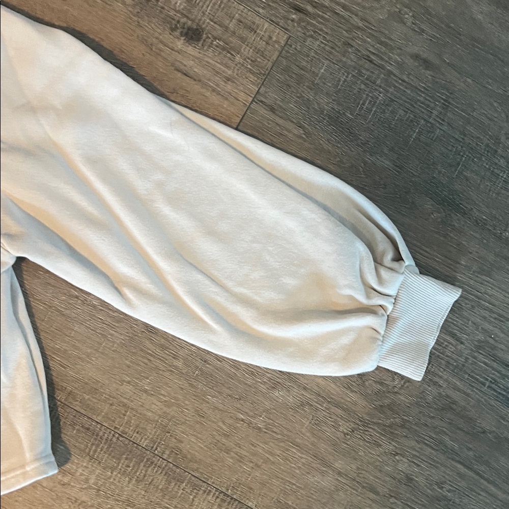 Universal Thread Cream Sweatshirt - Picture 9 of 9